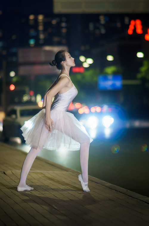 国际足球创新联盟成立，推动技术创新与行业标准提升，国际足联创办的比赛有